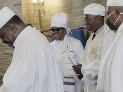 Rabbi Tamar Manasseh, center, at her 2021 ordination. (Michael Eldridge)